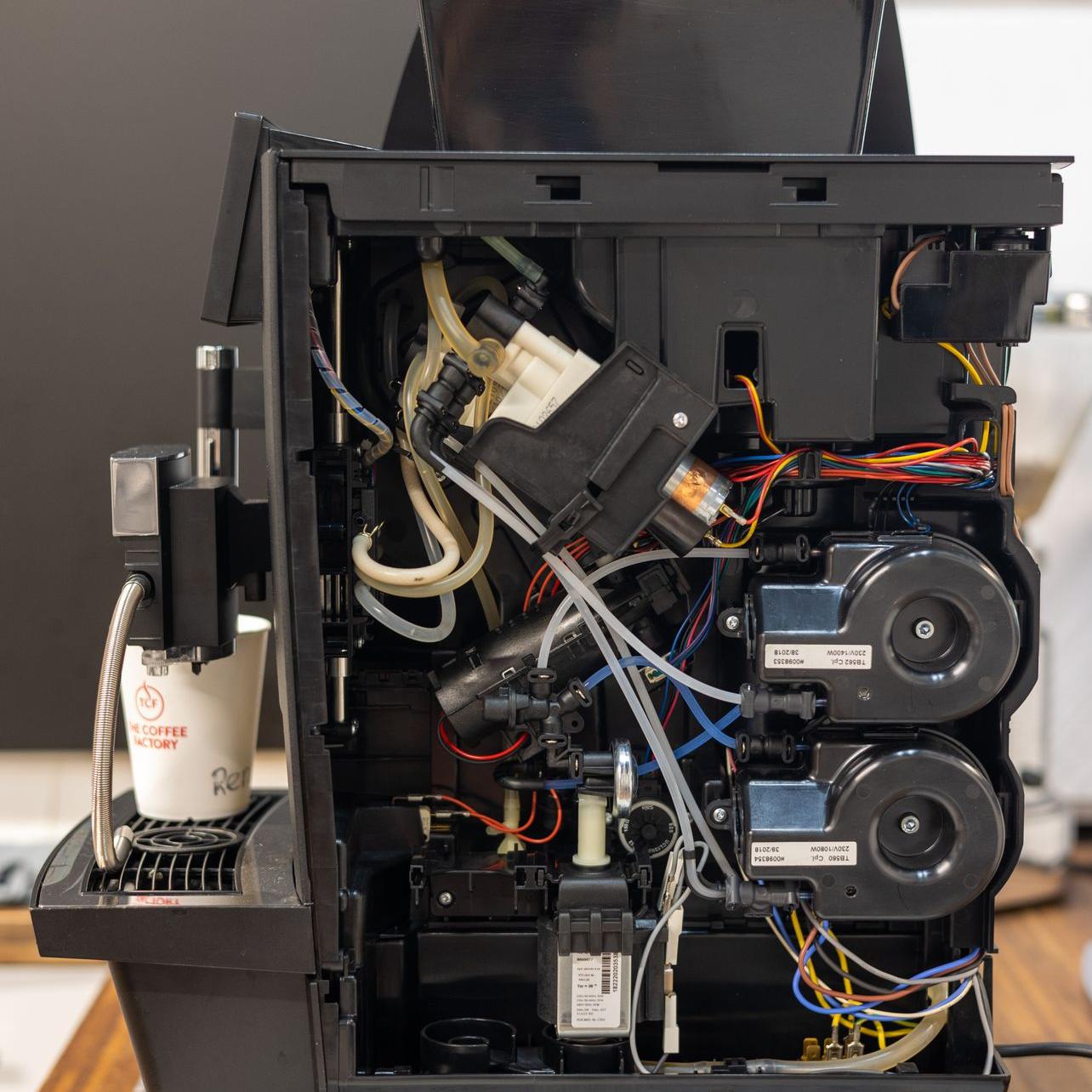 Reparatie Jura koffiemachine, specialist The Coffee Factory herstelt espressomachine